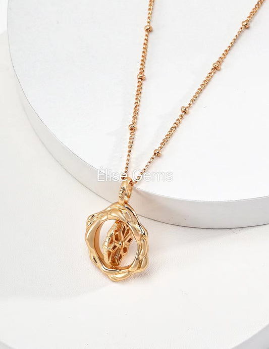 Ornate Pendant Necklace D0514